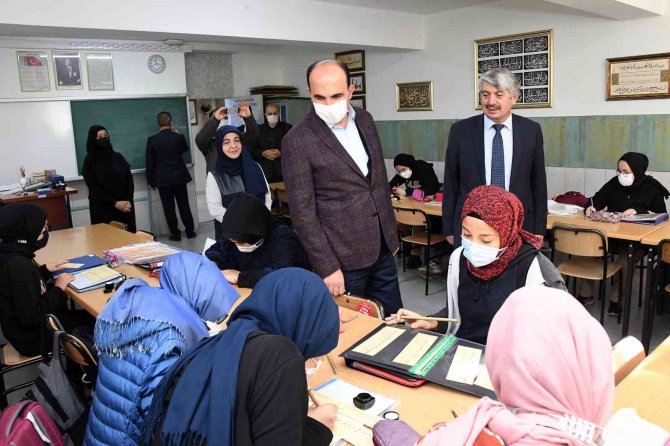Başkan Altay Öğretmen Ve Öğrencilerle Buluştu