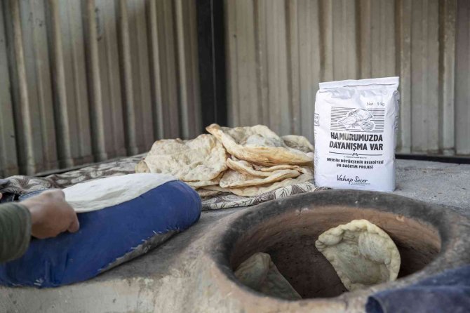 Büyükşehir Belediyesi, 64 Bin Aileye 640 Bin Kilogram Un Dağıttı