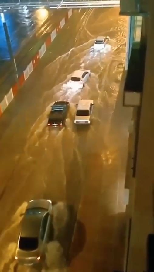 Antalya’da Şiddetli Yağış Etkili Oluyor