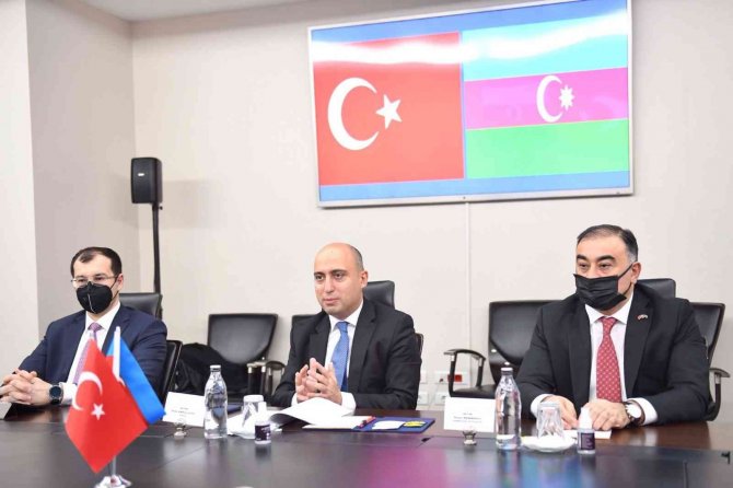 Bakan Özer, Azerbaycanlı Mevkidaşı Amrullayev İle Görüştü