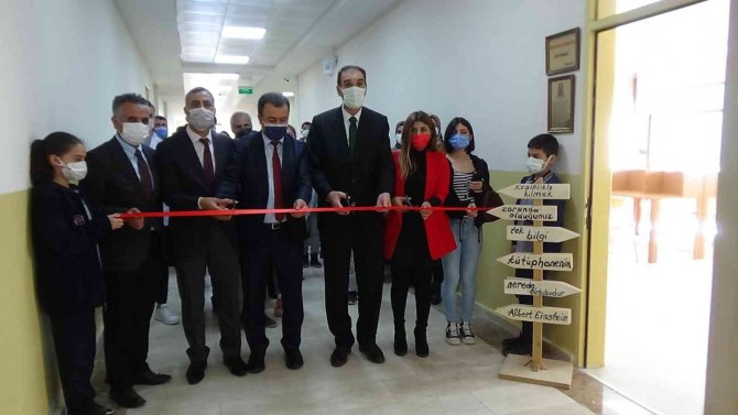 Fedakar Öğretmenler, Annelerinin Adını Kütüphanede Yaşatacak