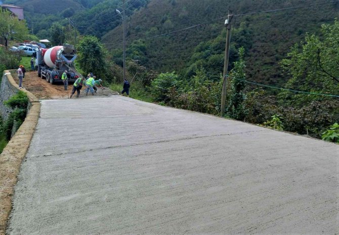 Altınordu’da Beton Yol Çalışmaları Sürüyor
