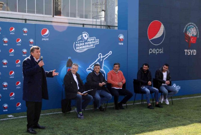 Futbolun Efsaneleri Pepsi ‘Yıldız Futbolcu Seminerleri’ Kapsamında Eskişehir’deydi