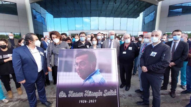 Kazada Ölen Doktor İçin Düzenlenen Törende Meslektaşları Gözyaşlarını Tutamadı