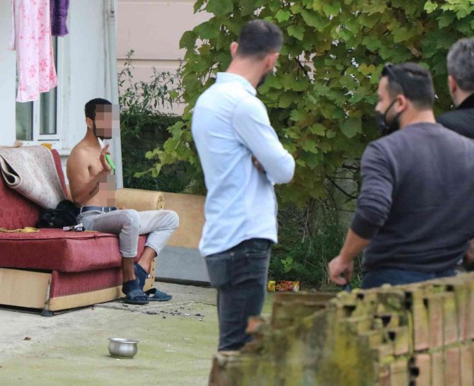 Elinde Bıçakla İntihara Kalkışan Genç 2 Saatte İkna Edildi