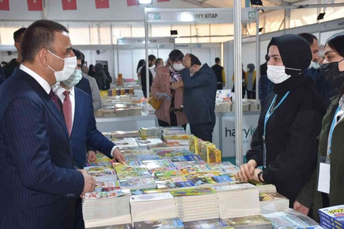 Siirt’te 100 Yayınevi Ve 63 Yazar Okurlarla Buluşuyor