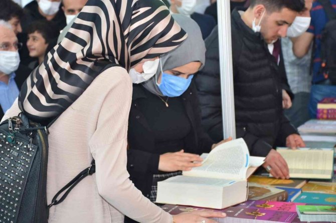 Siirt’te 100 Yayınevi Ve 63 Yazar Okurlarla Buluşuyor