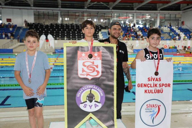 Sivas’ta Yüzme Coşkusu Yaşandı