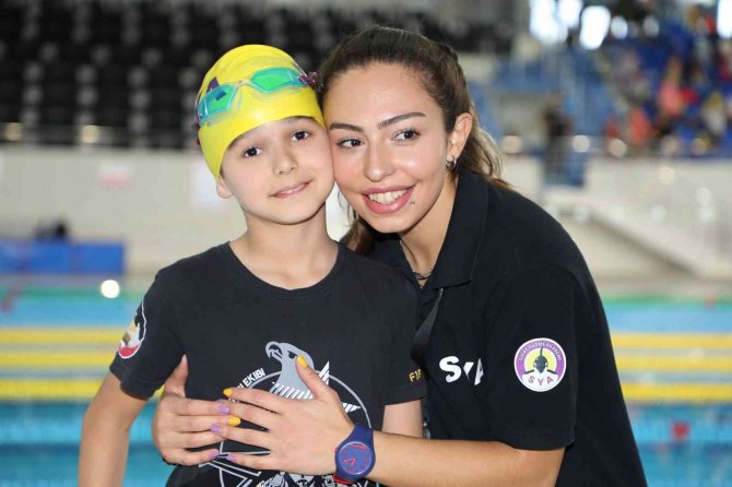 Sivas’ta Yüzme Coşkusu Yaşandı