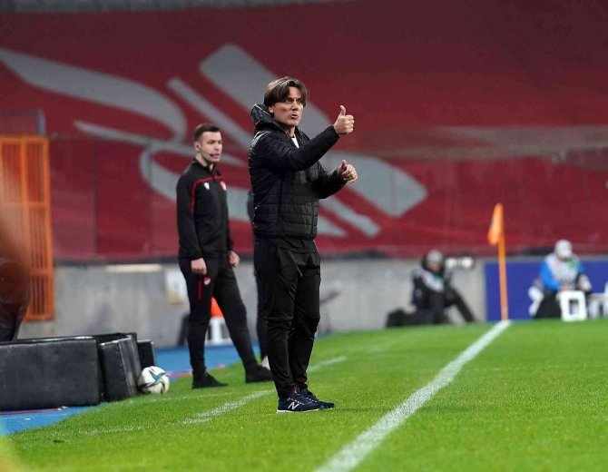 Spor Toto Süper Lig: Medipol Başakşehir: 0 - Adana Demirspor: 0 (İ̇lk Yarı)