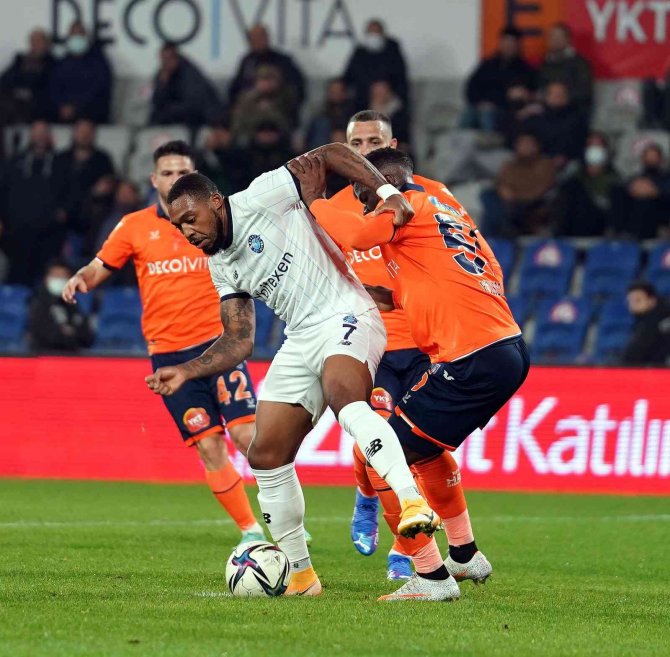 Spor Toto Süper Lig: Medipol Başakşehir: 2 - Adana Demirspor: 1 (Maç Sonucu)