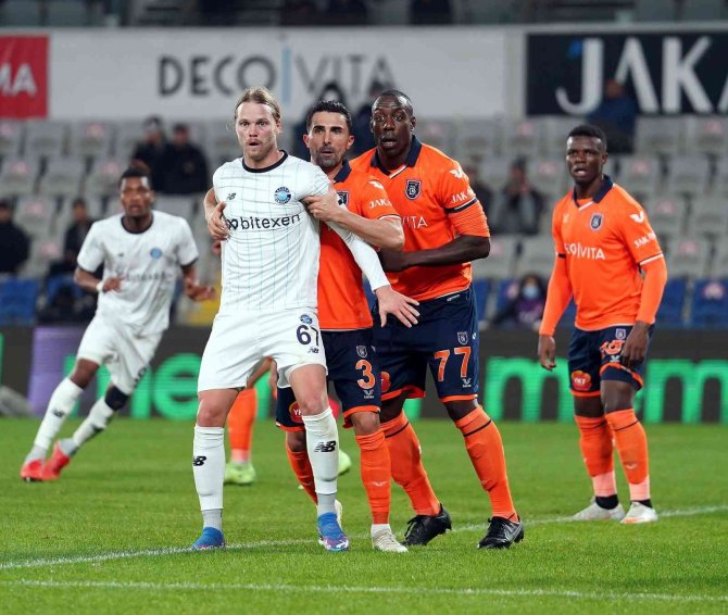 Spor Toto Süper Lig: Medipol Başakşehir: 2 - Adana Demirspor: 1 (Maç Sonucu)