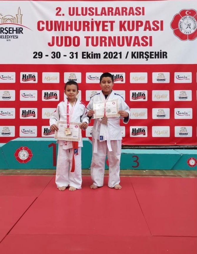 Minik Judocular Madalyayla Döndü