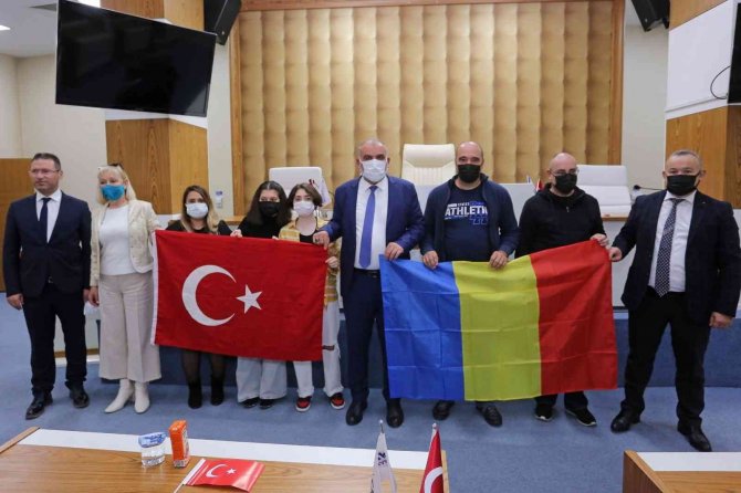 Sandıkçı, Avrupalı Öğrencileri Ağırladı