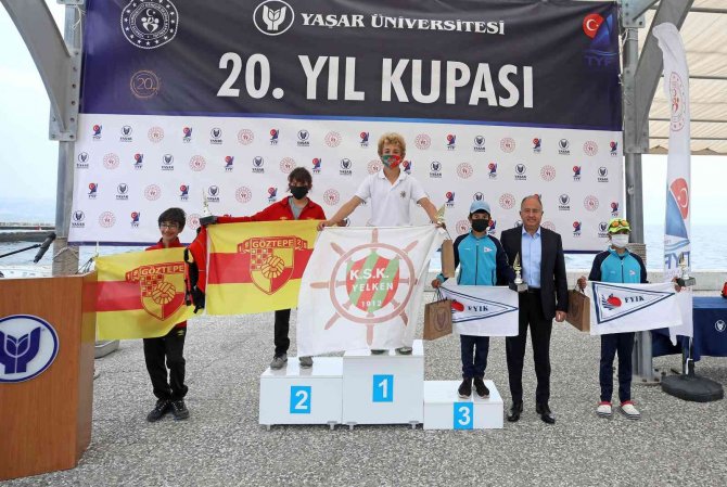 Cumhuriyet Kupası Yaşar Üniversitesi 20. Yıl Yelken Yarışları İ̇zmir Körfezini Renklendirdi