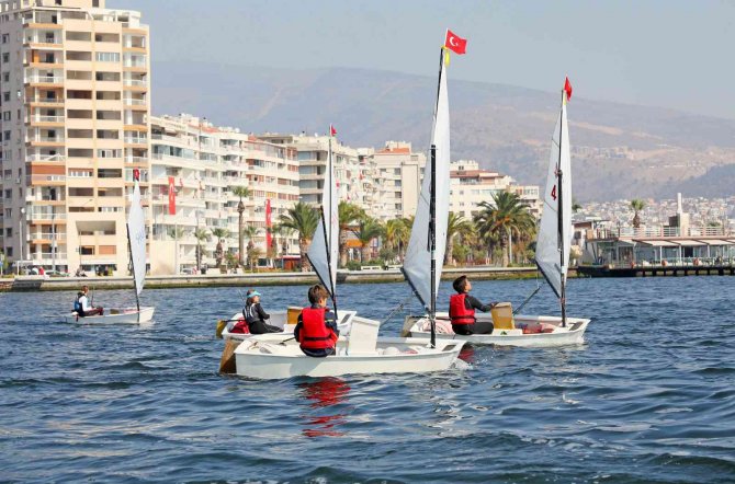 Cumhuriyet Kupası Yaşar Üniversitesi 20. Yıl Yelken Yarışları İ̇zmir Körfezini Renklendirdi