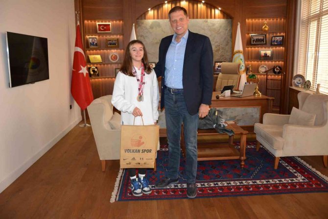 Özkasap, Manisa Tb Anadolu Lisesi’nin Şampiyon Öğrencilerini Ağırladı