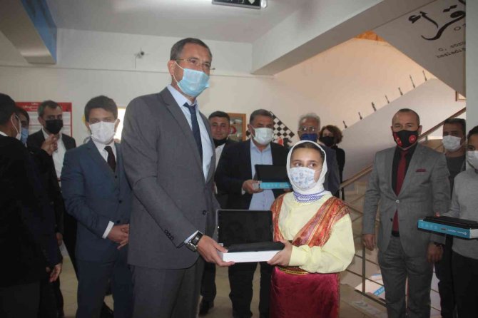 Akkuyu Nükleer A.ş.’den Gülnar’daki Okullara 1,5 Milyon Lira Bağış