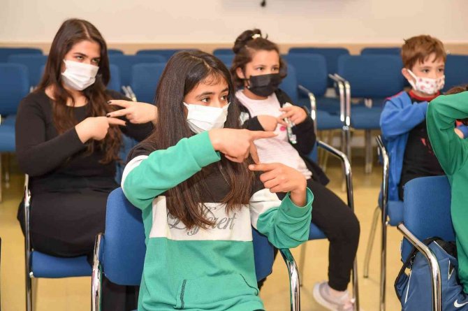 Gençlere İşaret Dili Kursu