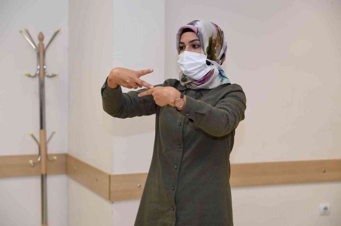 Gençlere İşaret Dili Kursu