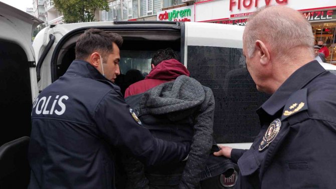 Polis Bıçakla Rehin Alınan Karı-kocayı Saldırganın Bileğini Isırarak Kurtardı