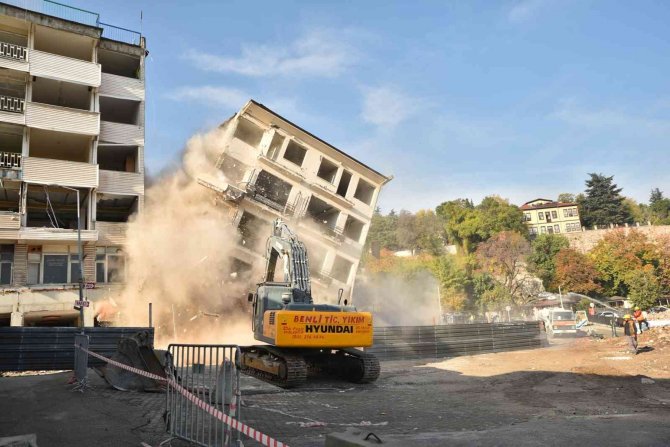 Tarihin Önündeki Engeller Kalkıyor