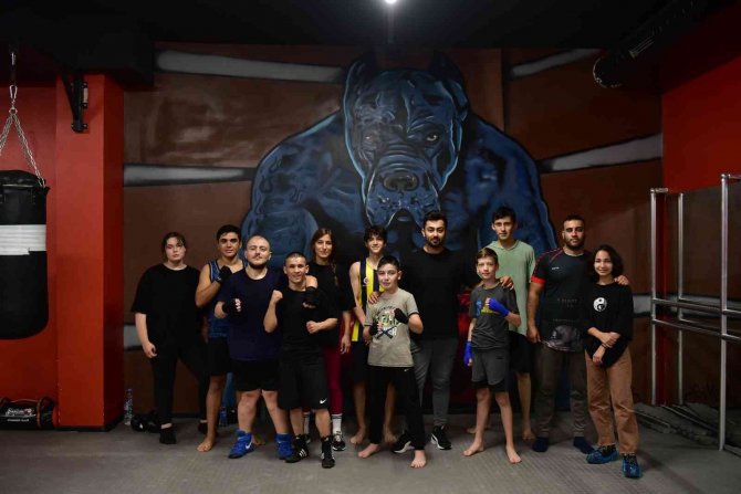 ‘Vicdan Takımı Pes Etmez’ Kulübü, Tuzla Belediyesi Sporcuları İle Bir Araya Geldi