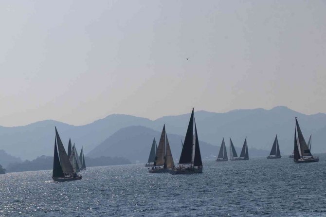 Göcek’te Yelkenli Yatların Mücadelesi Başladı