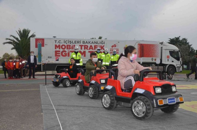 Minik Öğrenciler Trafik Konusunda Bilinçlendirildi