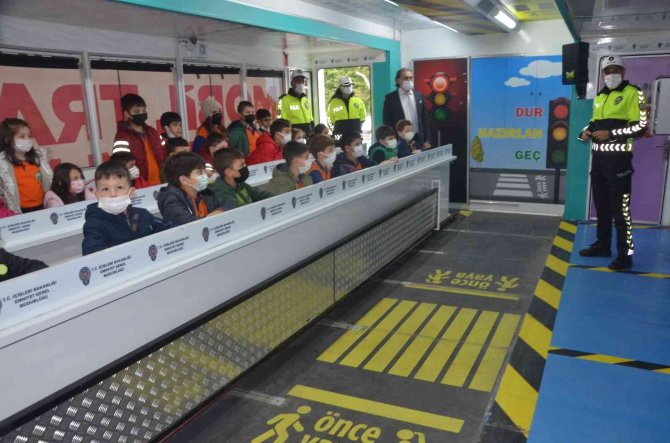 Minik Öğrenciler Trafik Konusunda Bilinçlendirildi