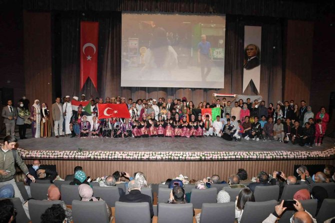 Isparta’da Kültür Gecesinde Renkli Görüntüler Ortaya Çıktı