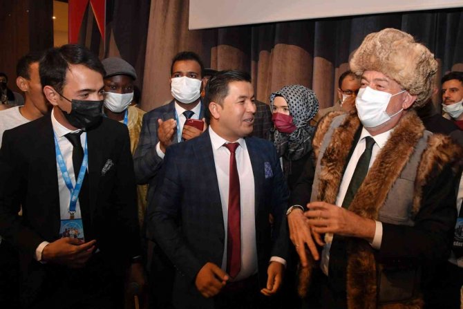 Isparta’da Kültür Gecesinde Renkli Görüntüler Ortaya Çıktı