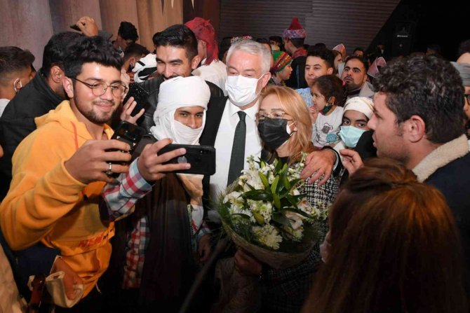 Isparta’da Kültür Gecesinde Renkli Görüntüler Ortaya Çıktı