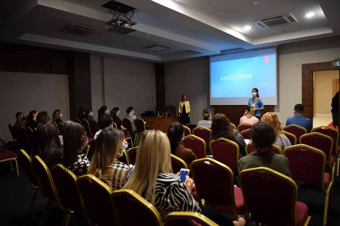 Konyaaltı’nda Personele 1 Ayda 4 Eğitim