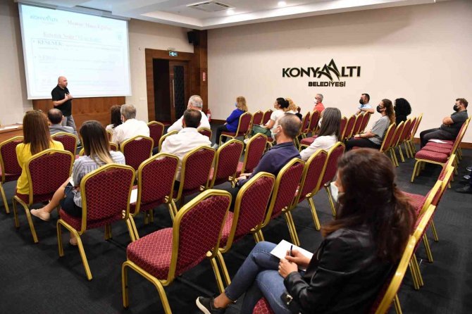 Konyaaltı’nda Personele 1 Ayda 4 Eğitim