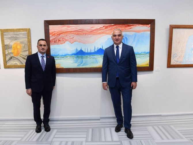 Bakan Ersoy Beyoğlu Belediyesi İ̇stiklal Sanat Galerisi’ni Ziyaret Etti