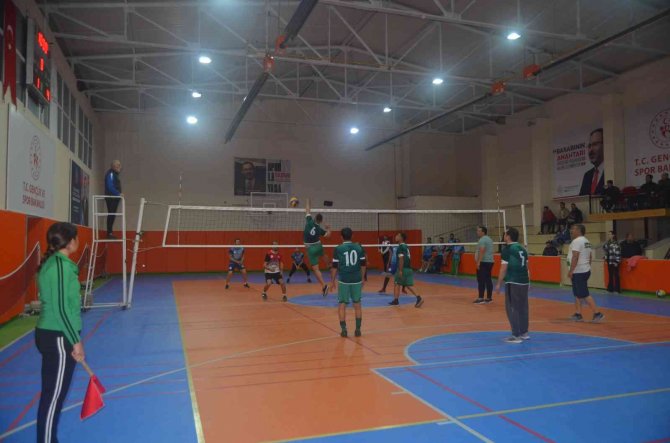 Selendi’de Kurumlar Arası Voleybol Turnuvası Başladı