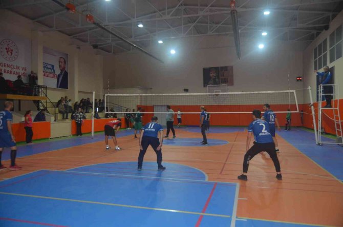 Selendi’de Kurumlar Arası Voleybol Turnuvası Başladı