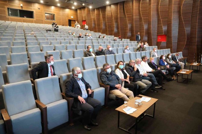Mezitli Belediye Meclisi Kültür Merkezinde Toplandı