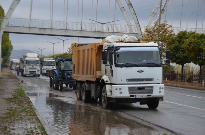 Sağanak Yağış Pancar Üreticisinin İşini Zorlaştırdı