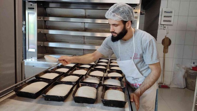 Şeker Hastaları İçin Zerdeçallı Ekmek Üretti, Taleplere Yetişemiyor