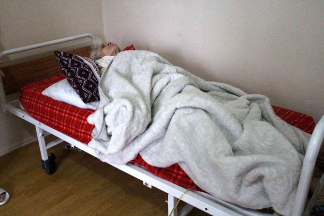 92 Yaşında Covid-19’u Yense De Vücudunda Oluşan Yaralar Tedirgin Etti