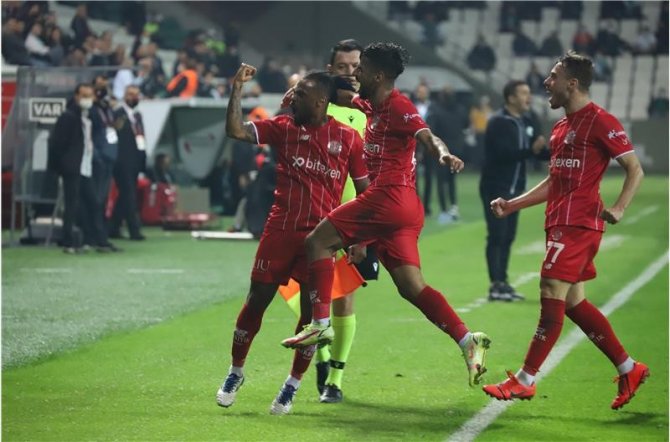 Antalyaspor’da İlk Deplasman Galibiyeti Sevinci