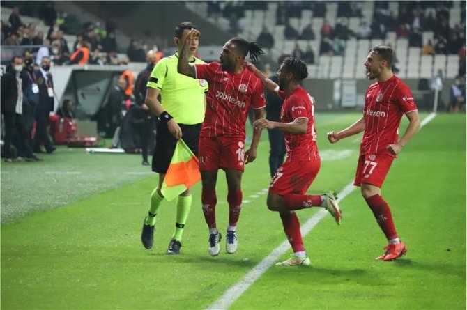 Antalyaspor’da İlk Deplasman Galibiyeti Sevinci
