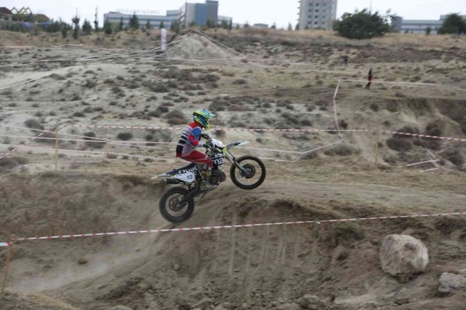 Toroslar’da Enduro Motofest Yarışları Düzenlendi