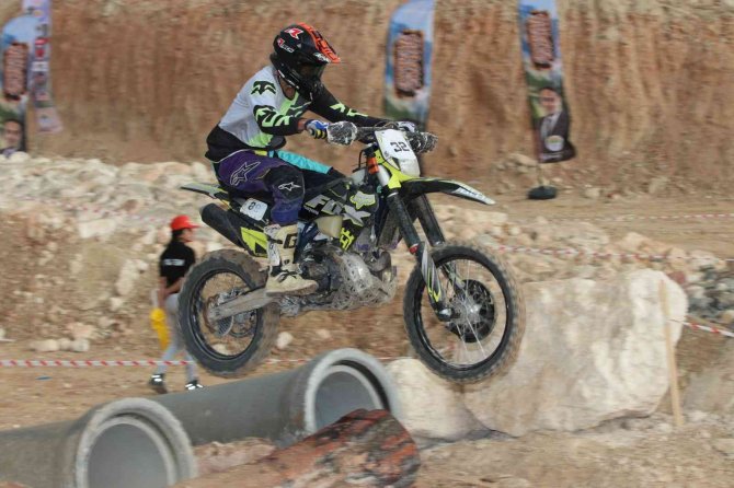 Toroslar’da Enduro Motofest Yarışları Düzenlendi