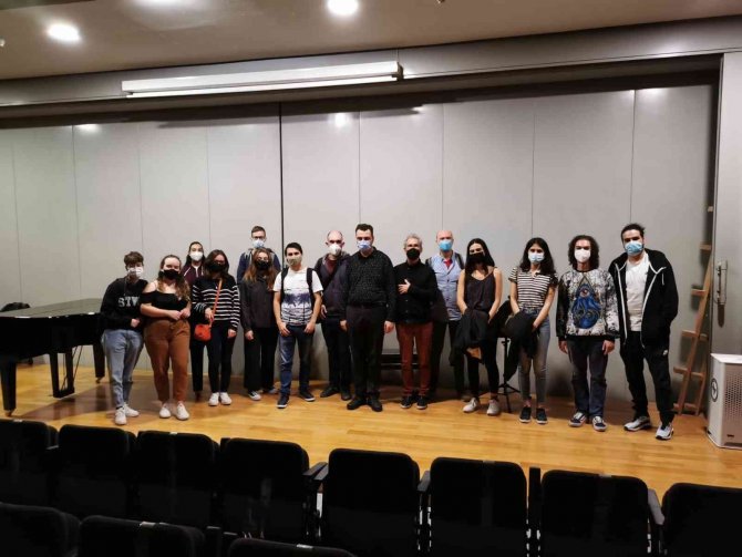 Doç. Musa Eren İ̇şkodralı’dan İ̇spanya’da Master Class Eğitimi