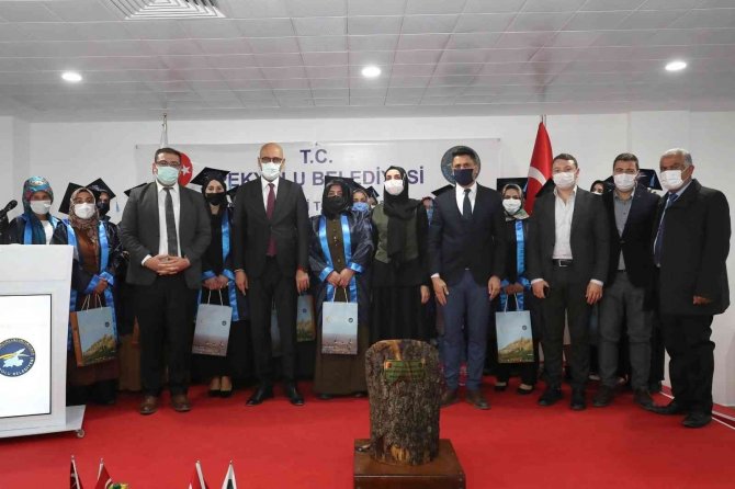 Okuma Yazma Kursunda Mezuniyet Coşkusu