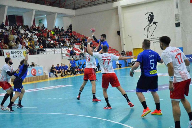 Milliler İlk Maçından Galibiyetle Ayrıldı