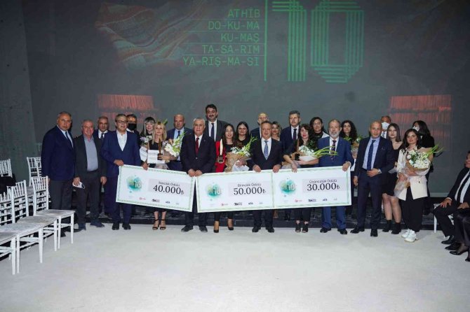 Athi̇b Dokuma Kumaş Tasarım Yarışmasında Ödüller Sahiplerini Buldu